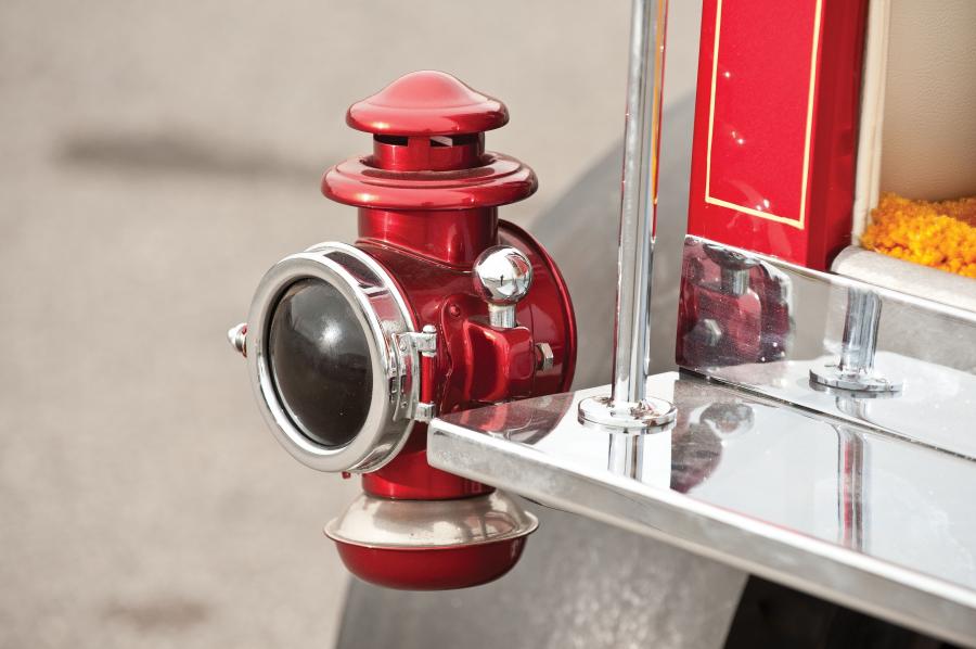  Ford Custom C-Cab Fire Truck 1967 года  (фото 18 из 28)